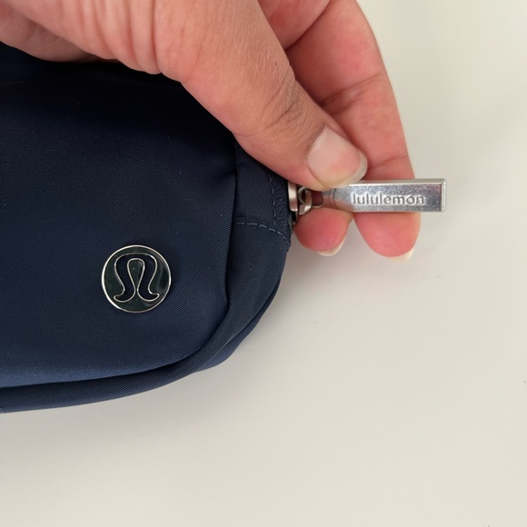 Lululemon everywhere belt bag - Picture 7 of 9